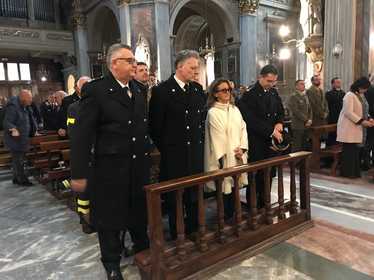 Messa In Duomo A Cuneo Per La Virgo Fidelis Patrona Dell Arma Foto