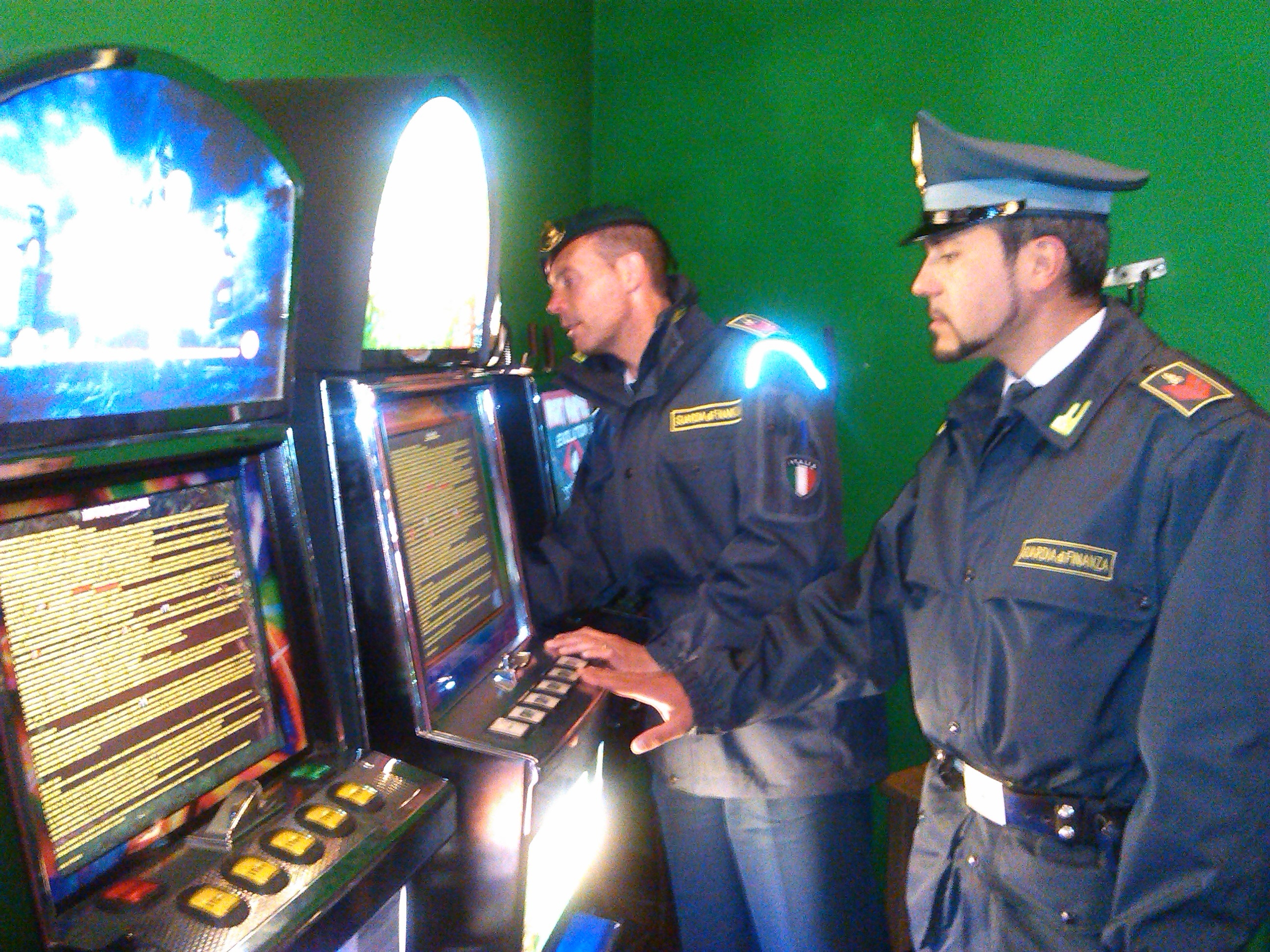 Saluzzo, sequestrate slot-machine illegali