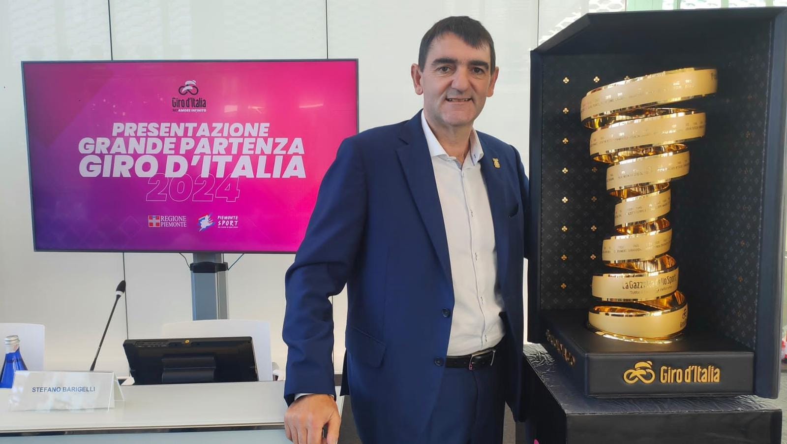 Il Trofeo Del Giro DItalia In Esposizione A Fossano Targatocn It