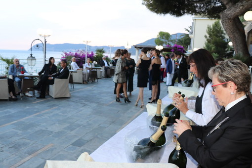 Un Mare Di Champagne Sabato Scorso Serata Di Gala Al Grand Hotel Diana Di Alassio Targatocn It