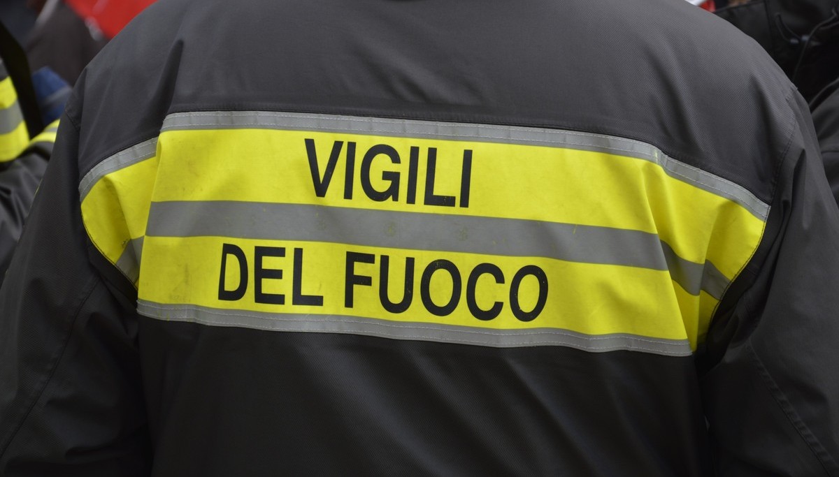 Vigili Del Fuoco Impegnati Nella Ricerca Di Un Uomo Disperso Dal