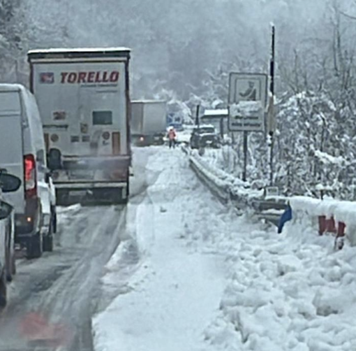 Tir Intraversato Ai Rocchini Tra Nucetto E Ceva Disagi E Code Sulla