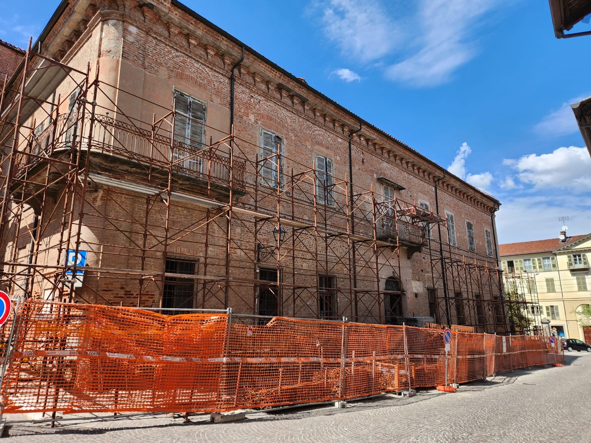 Ex archivio notarile di Saluzzo ponteggio sui muri perimetrali