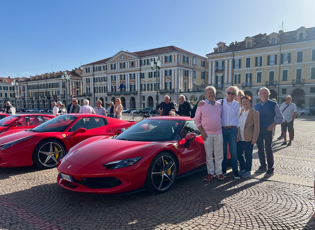 Domenica La Terza Edizione Dellevento “le Ferrari A Cuneo” Targatocnit 8907