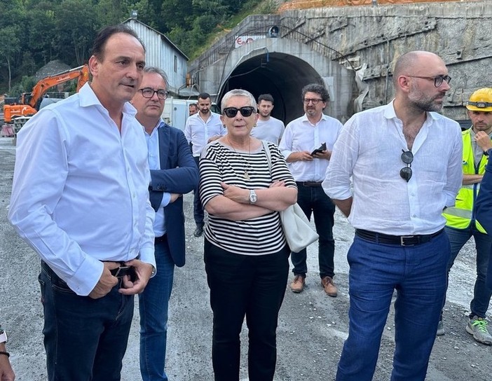 In foto Alberto Cirio, l'assessore Marco Gallo, la sindaca Manassero e il presidente della Provincia Luca Robaldo al cantiere del Tenda la scorsa estate