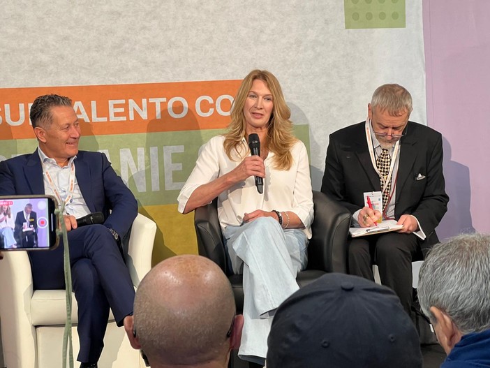 Steffi Graf incontra gli studenti della Granda: pochi minuti fa l’arrivo al palazzetto