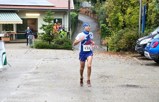 Gabriele Canavese del Team Marguareis primo assoluto sul traguardo del Castagnito