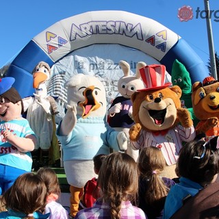 Boom di presenze dall'estero ad Artesina che si riconferma stazione &quot;amica delle famiglie&quot; con la parata delle mascotte  [FOTO E VIDEO]