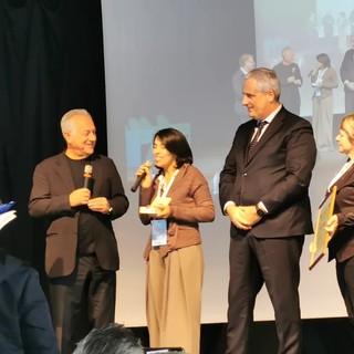 In corso a Frabosa Sottana l'edizione 2024 del Galà della Castagna d'Oro: evento che celebra la castagna ma anche gastronomia, folclore, cultura e sport. Nel pomeriggio la consegna del premio “Castagna d’Oro” a sportivi olimpici e personaggi di fama nazionale e internazionale. Sopra Julio Velasco con Marino Bartoletti