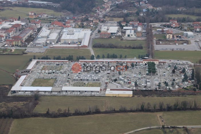 Il cimitero urbano di Mondovì visto dall'alto