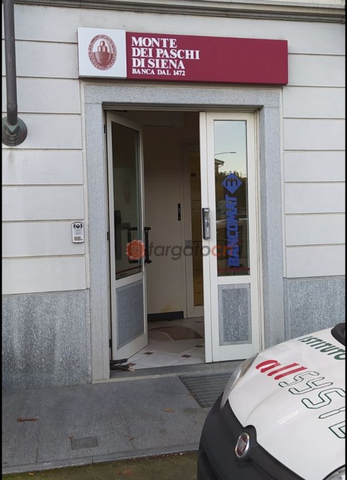 Lo sportello bancomat preso di mira nella notte