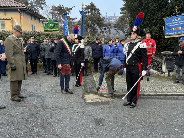 Lo scoprimento della targa per Mario Rossi