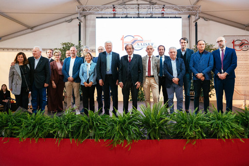 100 anni di Saisef: foto di gruppo con amministratori, autorità, vertici di categoria e il presidente della Regione Alberto Cirio