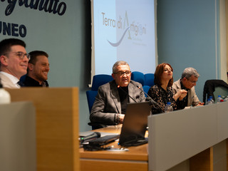 Nelle foto alcuni momenti della presentazione avvenuta ieri sera presso la sede dell'associazione di categoria provinciale