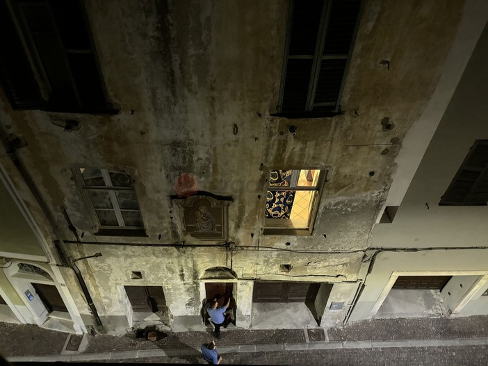 Ennesima notte di schiamazzi e urla in via Vico a Mondovì: intervengono i Carabinieri
