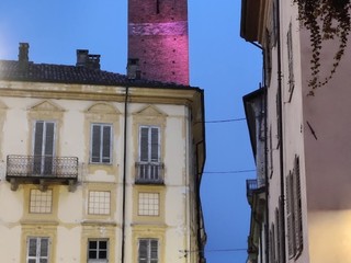 I diversi momenti della partecipata cerimonia tenuta ieri nel piazzale Beausoleil