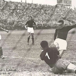 Franceschina con la maglia granata in un Torino-Lazio del 1953