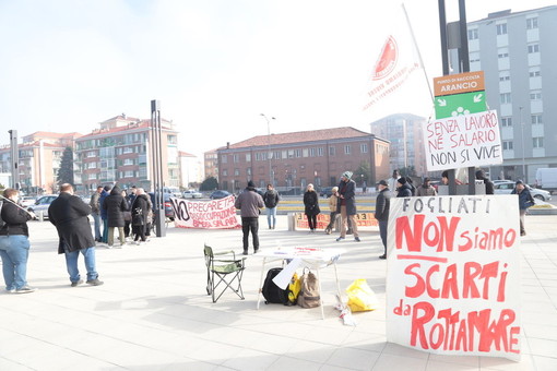 Alcuni momenti della protesta andata in scena al Grattacielo della Regione Piemonte