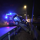 Auto finisce fuori strada a Borbore di Vezza d'Alba: in ospedale il guidatore