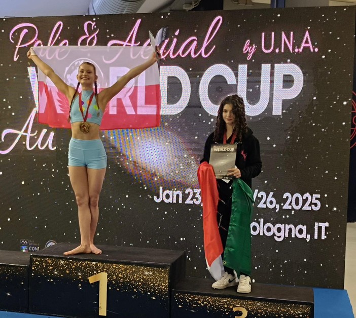 Le atlete della Airmony Asd in gara alla Pole&amp;Aerial WorldCup disputata a Bologna