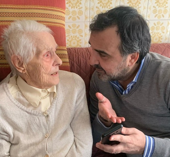 Da Guarene a Moncalieri: 'nonna' Teresa ha festeggiato il traguardo dei 100 anni