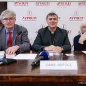 Un momento dalla presentazione di &quot;Avvolti&quot; col cardinale Repole (foto Mihai Bursuc - &quot;La Voce e il Tempo&quot;)