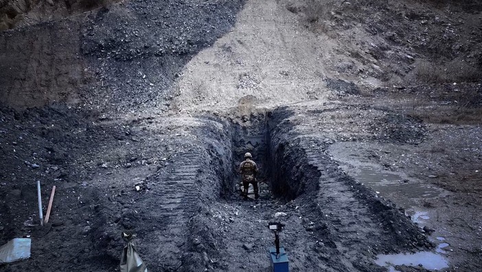 Artificieri del Genio Guastatori di Fossano bonificano 29 proiettili di artiglieria della Seconda Guerra Mondiale rinvenuti a Carcare. Foto dalla pagina Facebook dell'Associazione Nazionale Alpini