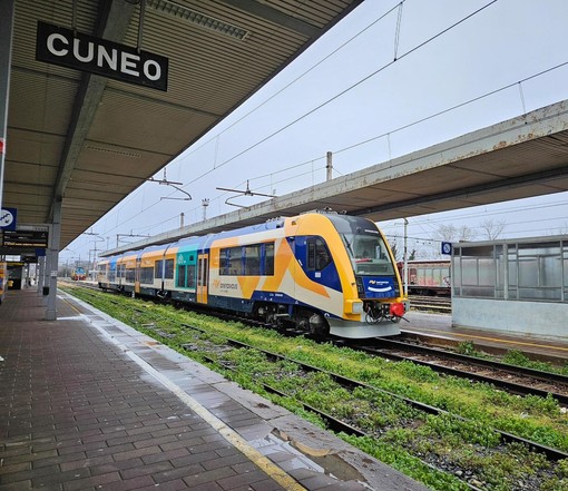 Nelle foto alcune immagini del convoglio che oggi ha viaggiato sulla linea tra Cuneo e Saluzzo