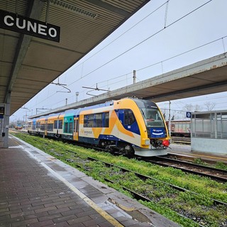 Nelle foto alcune immagini del convoglio che oggi ha viaggiato sulla linea tra Cuneo e Saluzzo