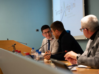 Nelle foto alcuni momenti della presentazione avvenuta ieri sera presso la sede dell'associazione di categoria provinciale