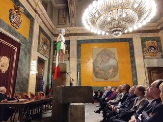 Ieri l'inaugurazione della mostra dedicata al celebre scultore