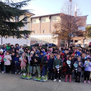 Gli alunni dei plessi di Villanova Mondovì in festa per gli alberi [FOTO]