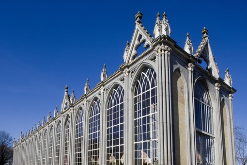 Racconigi, terminati i lavori di restauro delle vetrate dipinte del reposoir della regina Maria Teresa e della cappella del Beato Alberto