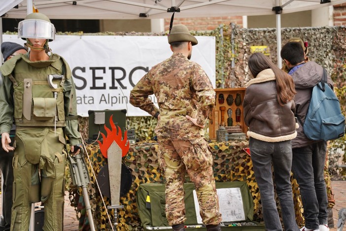 Alpinatour a Torino, l'esposizione curata dal 32° reggimento genio di Fossano della brigata Taurinense