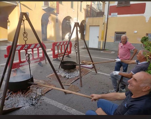 Successo per la castagnata con la Società a San Michele Mondovì