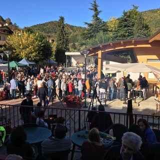 Nucetto in festa assegna il cece d'oro al presidente della Regione Alberto Cirio