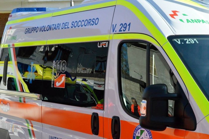 Auto fuori strada a Sommariva del Bosco: sessantenne in ospedale in codice rosso