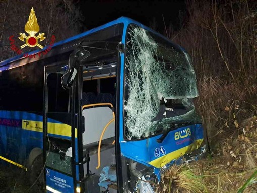 Bus contro furgone a Cessole, nell'Astigiano: deceduto un 55enne di Cortemilia