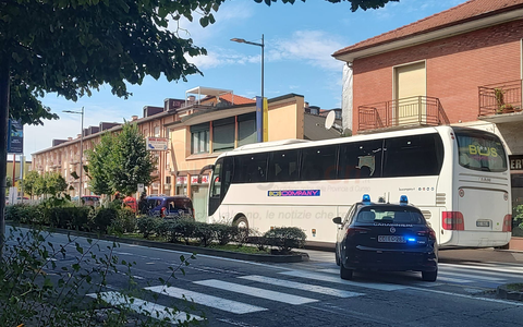 118, Vigili del Fuoco e Carabinieri sul luogo dell'incidente. Nel pomeriggio di ieri un altro investimento a poche centinaia di metri da qui, all'incrocio da tra corso Europa e via Pietro Ferrero