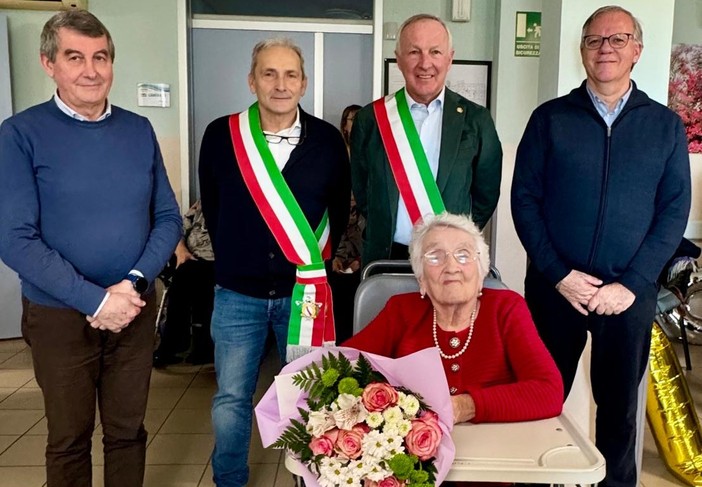 Angela Andreis con Luciano Solavagione e i sindaci di Scarnafigi, Riccardo Ghigo, e di Saluzzo con don Silvio Eandi