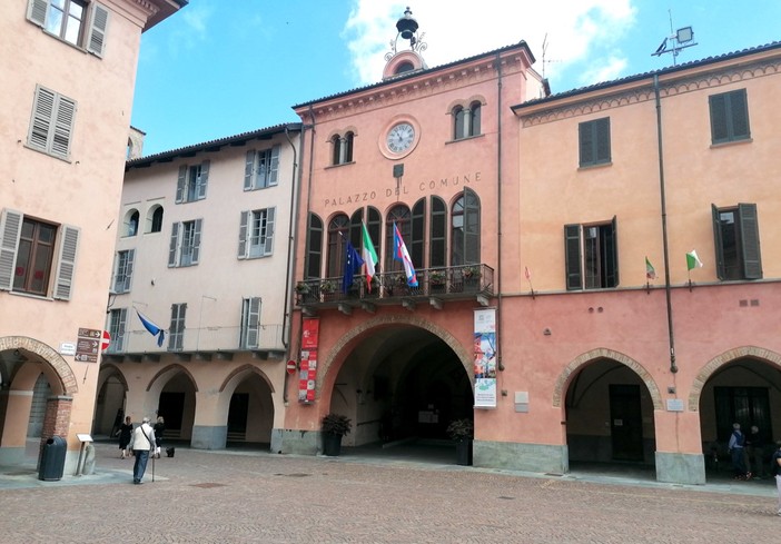 Il municipio di Alba