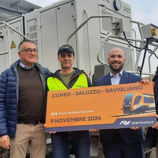 Stazione di Saluzzo, il locomotore che ha eseguito la prova tecnica &quot;treno conoscenza linea&quot; che precede l'avvio della linea Savigliano-Saluzzo-Cuneo. In foto Guglielmo Pepe, Matteo Arena Giuseppe Arena della Areways