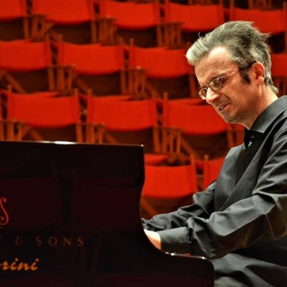 La 45ª stagione di Antidogma Musica debutta a Paesana la sera del 6 settembre con il pianista Andrea Bacchetti