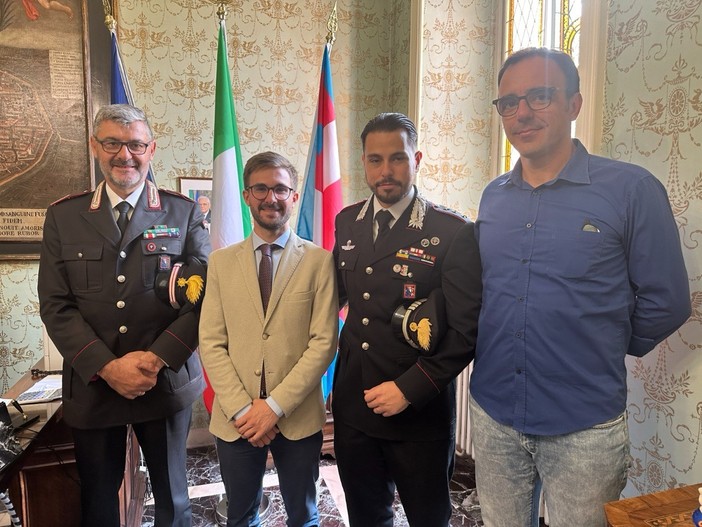 Da sinistra il luogotenente Grosso, il sindaco Gatto, il capitano Giuseppe Santoro e l'assessore Tibaldi