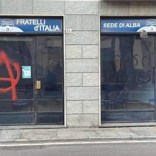 Alba, nella notte vandalizzata la sede di Fratelli d’Italia