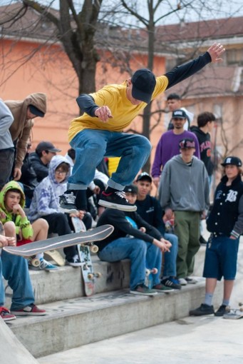 Piasco, evento di sport e solidarietà con skate, roller e monopattini in piazza Biandrate