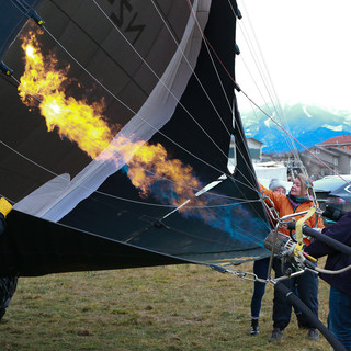 Il vincitore Andrew Holly a bordo della sua mongolfiera