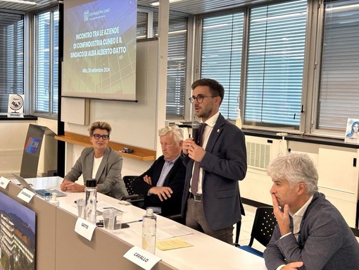 Alcuni momenti dell'incontro tenuto nel pomeriggio presso la sede di Tcn Group, in strada Tagliata ad Alba