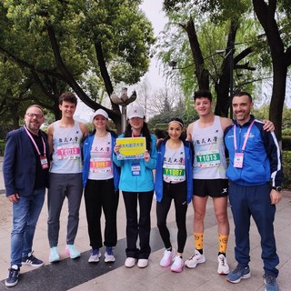 Michele Aimo con la sua squadra in Cina