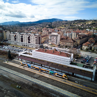 Il treno Arenaways che opera il servizio Cuneo- Saluzzo- Savigliano